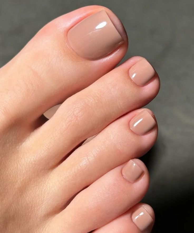 Manicure com esmalte vermelho e glitter