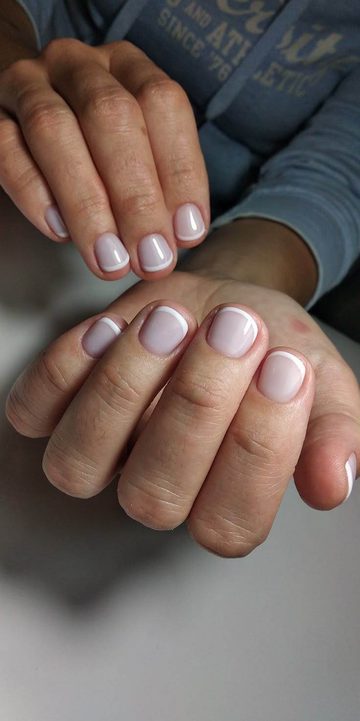 Manicure com acabamento holográfico