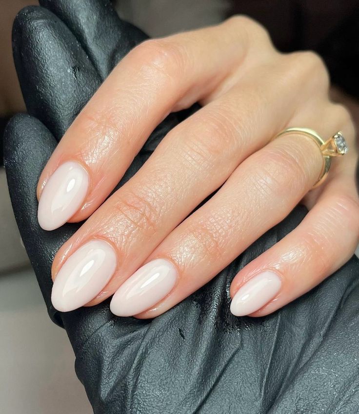 Manicure com design elegante e sofisticado