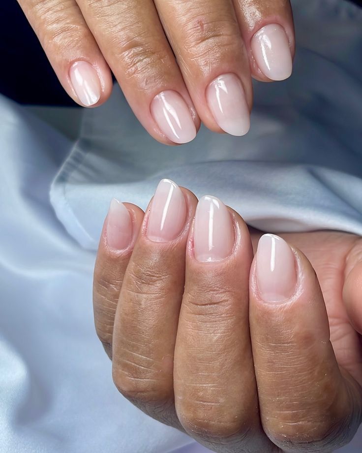 Nail art minimalista elegante